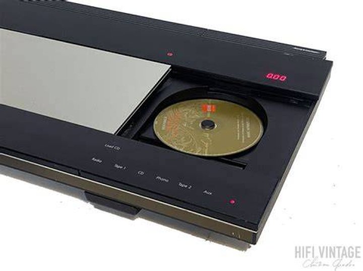 What are the functions of the BeoCenter 9000?