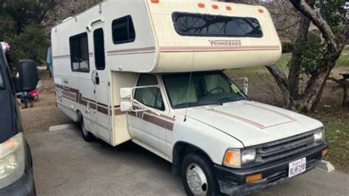 What is a 1990 Winnebago worth?